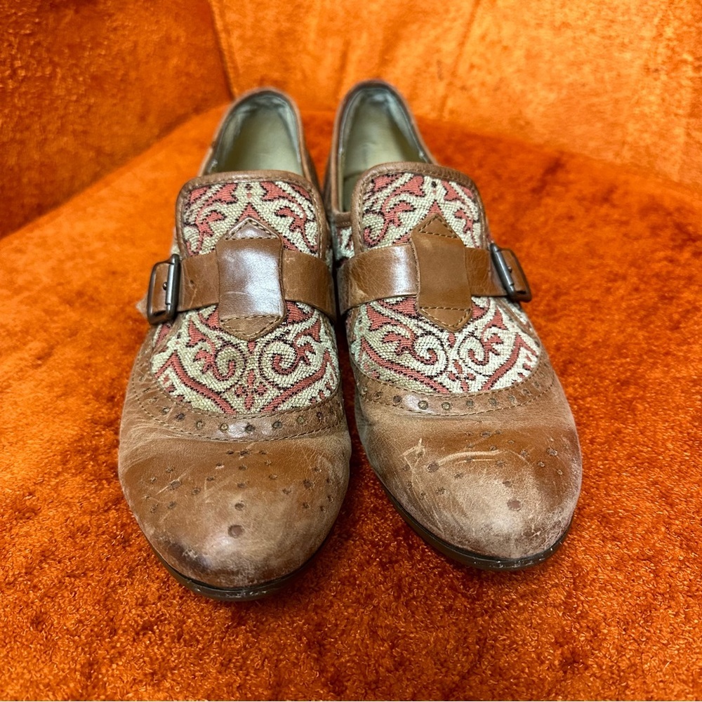 Leather casual slip on with woven tapestry and leather upper F Troop Size 7.5